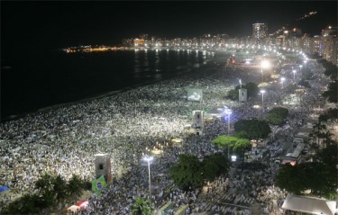Святкування Нового року на узбережжі (Бразилія)